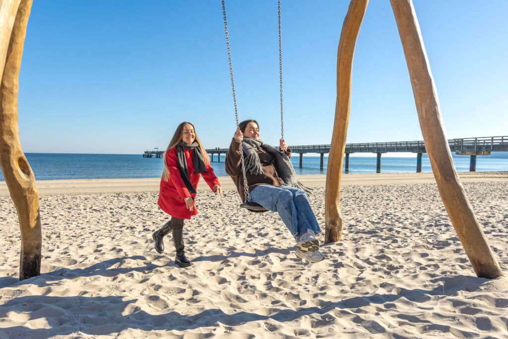 Villajoyosa con niños en invierno: cultura y diversión 1 two women swinging swing beach sea beach vacation with friend