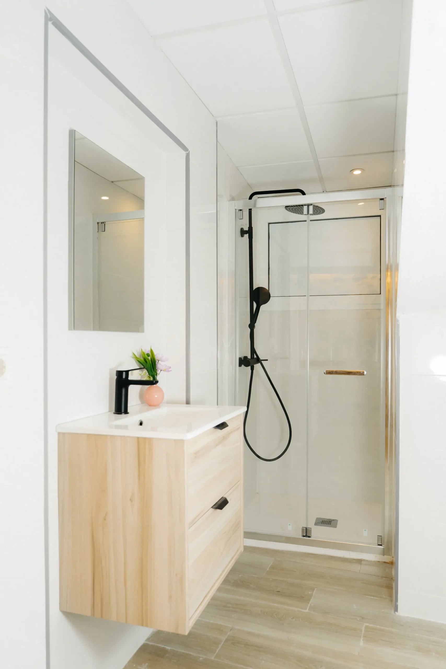 Courbu - Baño con ducha y lavabo