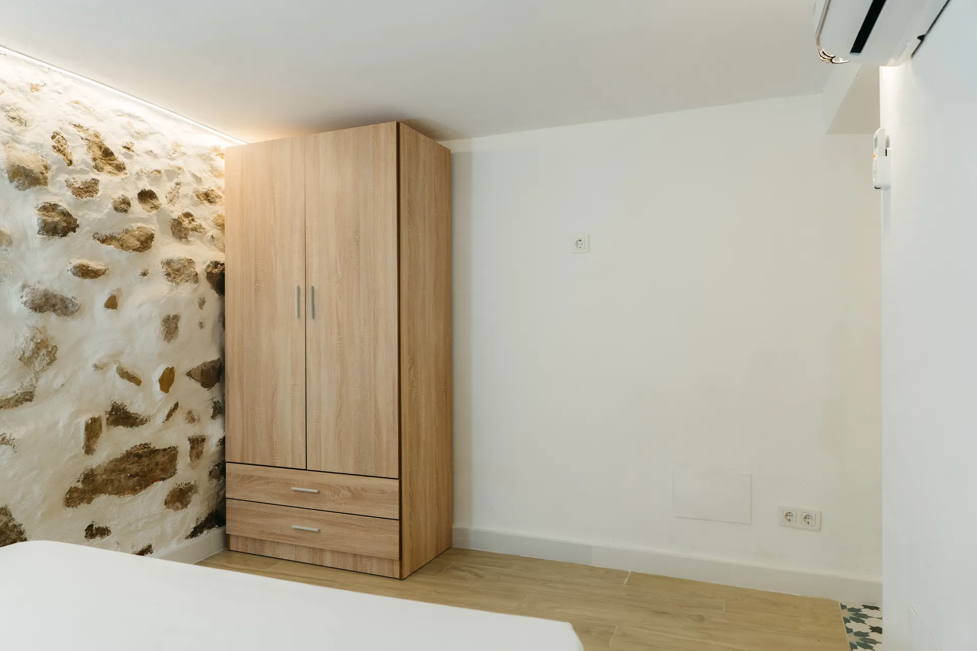Courbu - Detalle de armario del dormitorio