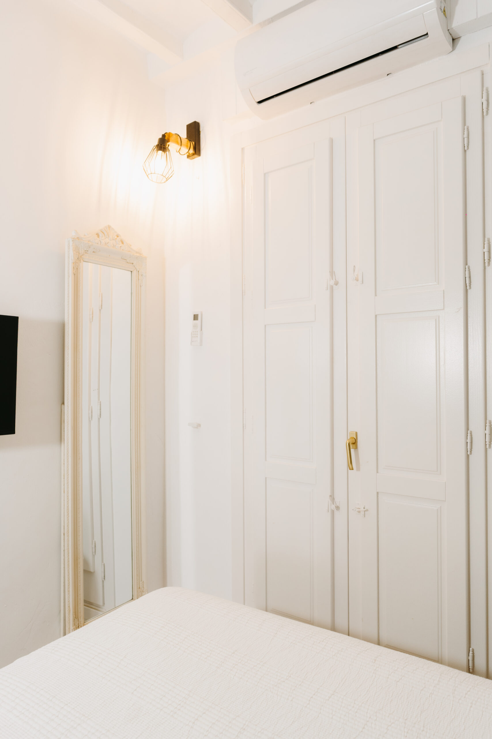 Petit Verdot dormitorio aire acondicionado detalle