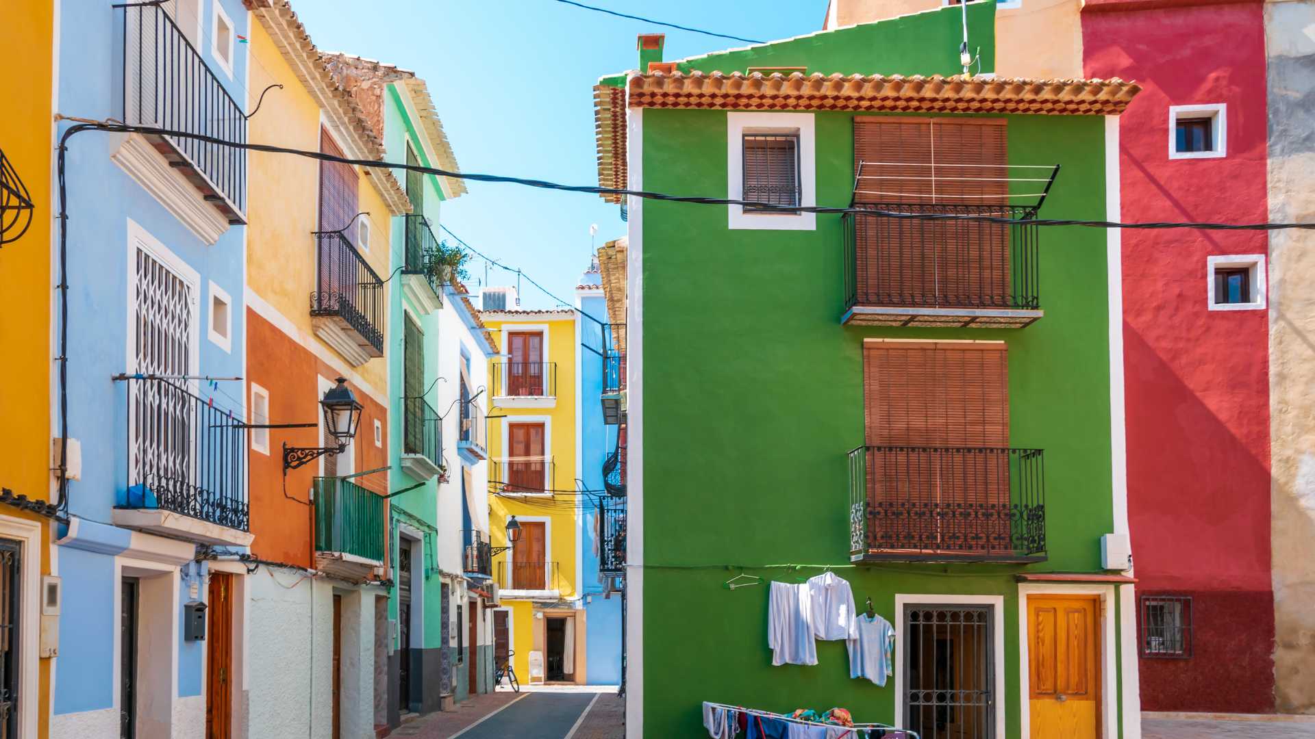 casas colores calle villajoyosa