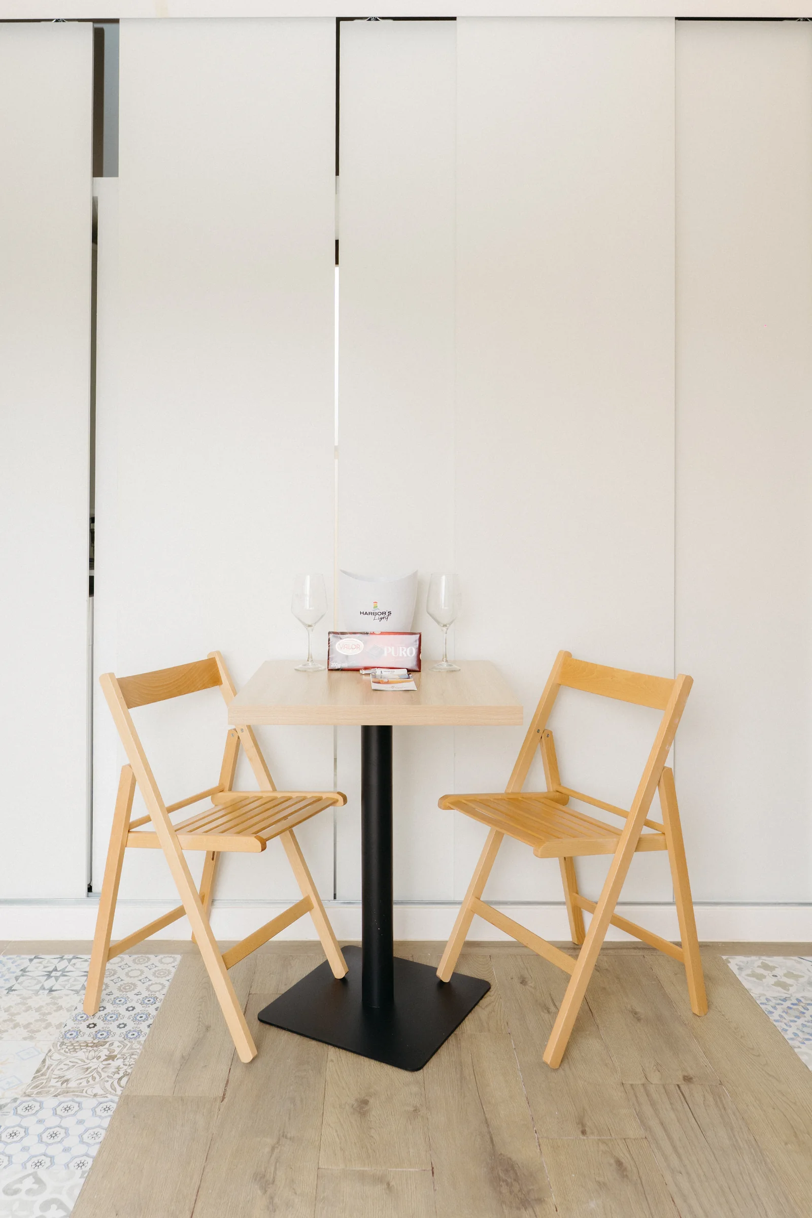 Mesa y sillas del comedor de Macabeo