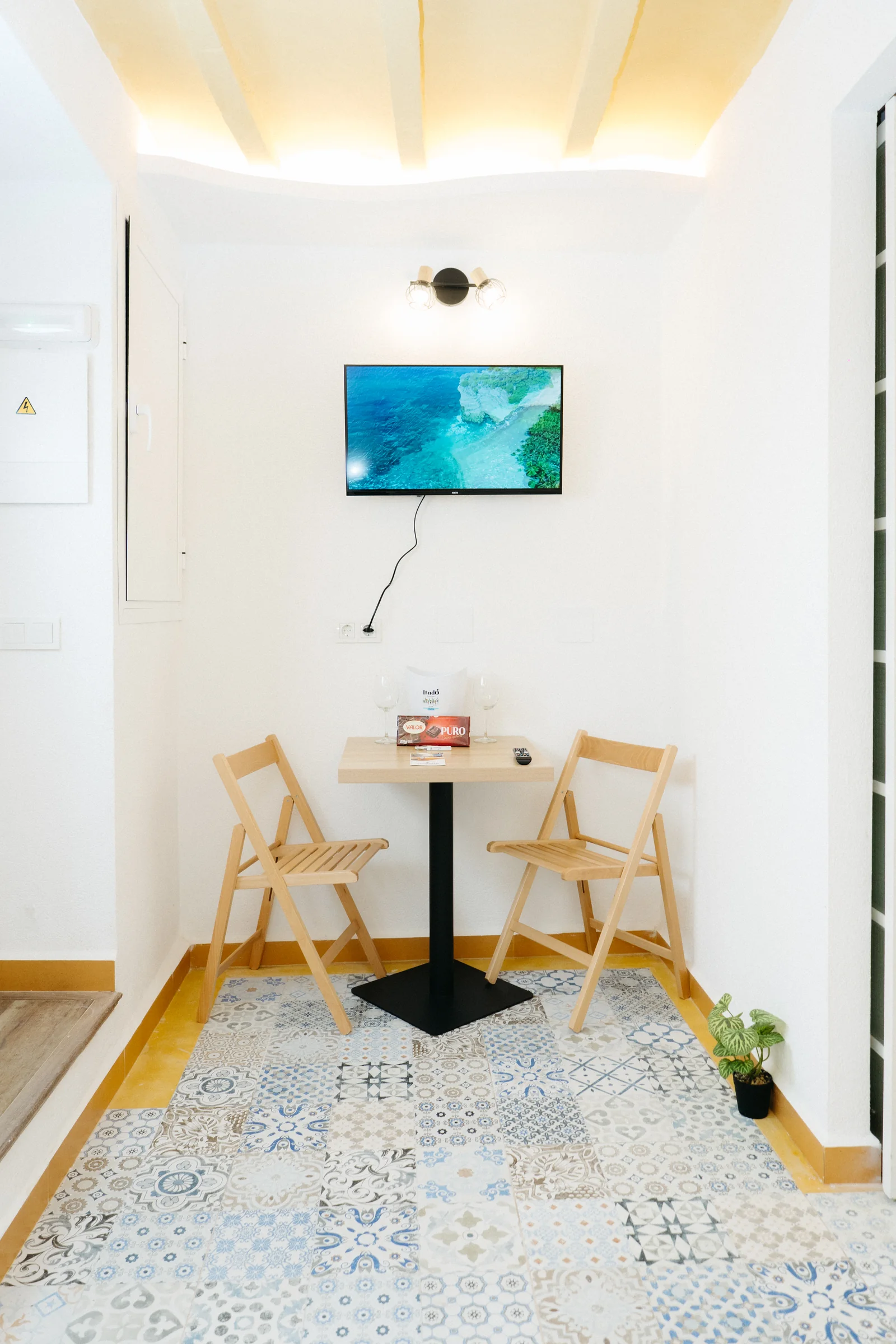 Zona de comedor y televisión de Mencía
