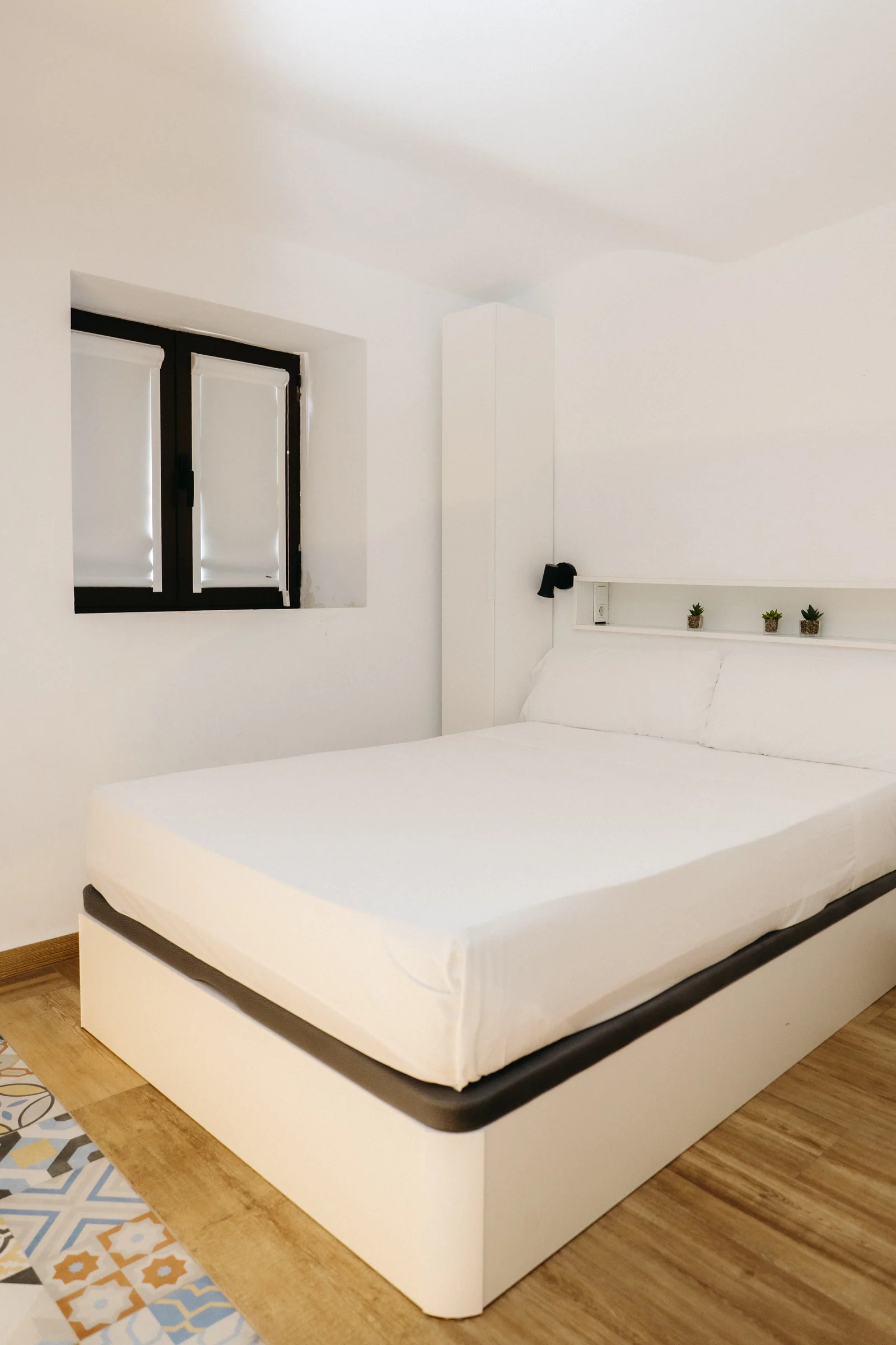 Dormitorio con cama de matrimonio de Pinot Noir