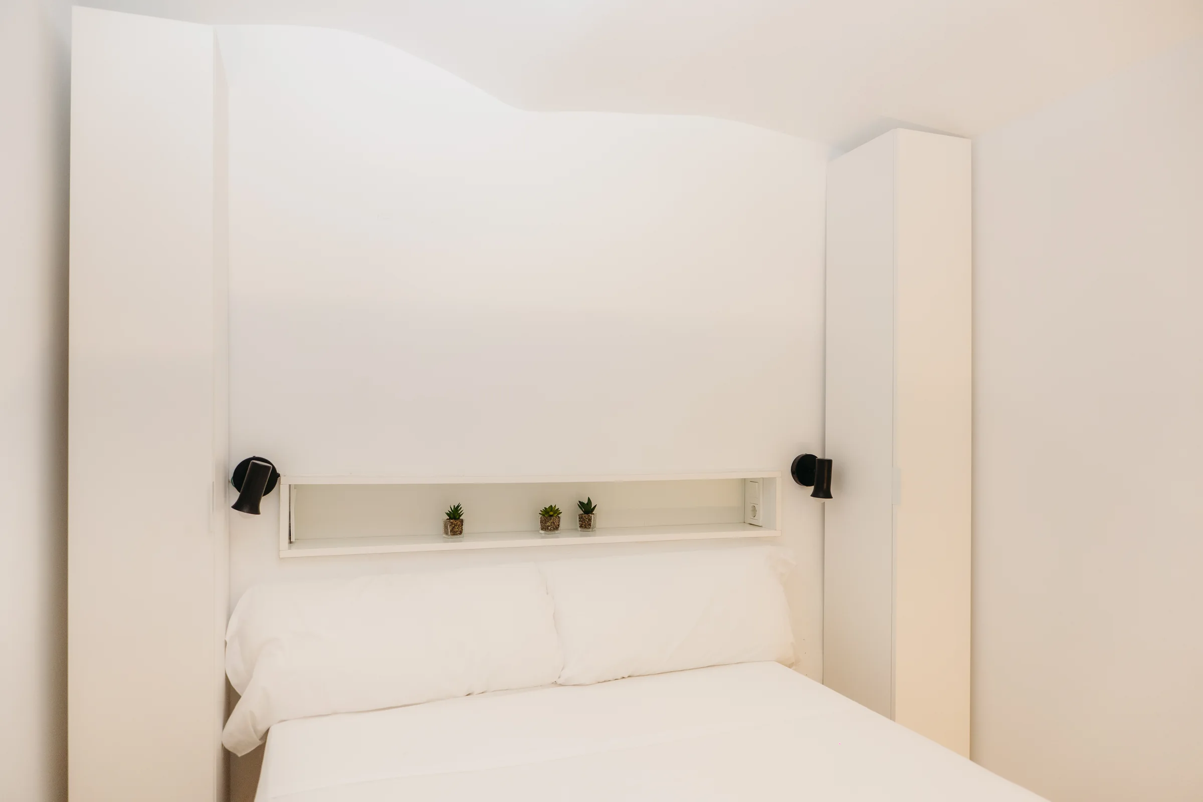 Cabecero y cama de matrimonio de Pinot Noir