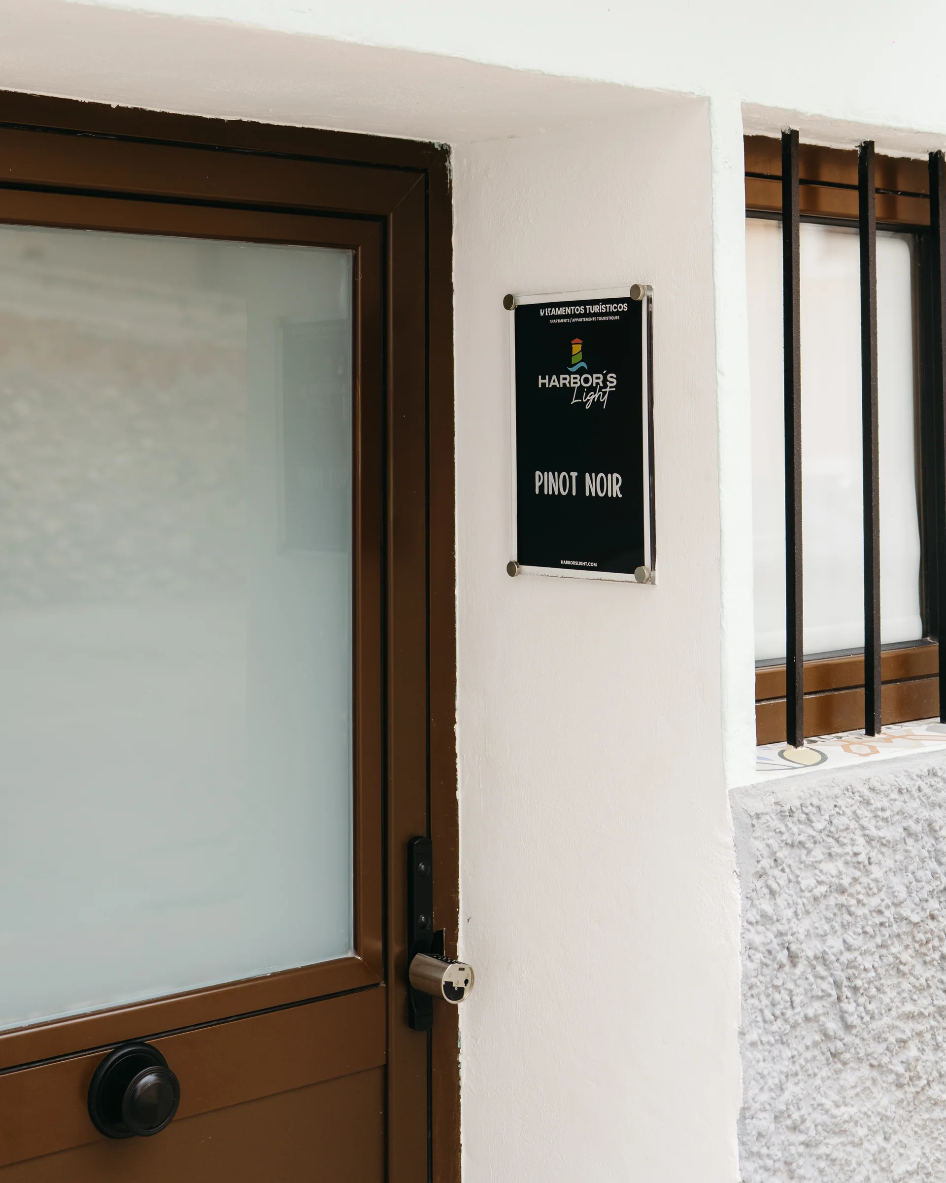 Placa identificativa del apartamento Pinot Noir